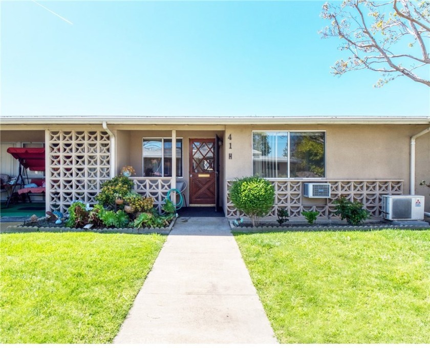 Mutual 4-41H.  A Charming and Expanded 1 bedroom with an ideal - Beach Other for sale in Seal Beach, California on Beachhouse.com