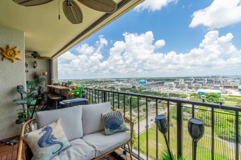 SELLER IS MOTIVATED!!! Welcome to your dream waterfront oasis - Beach Condo for sale in West Palm Beach, Florida on Beachhouse.com