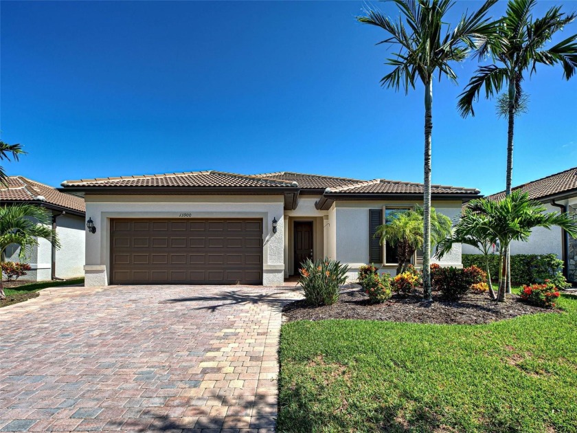This gorgeous SUMMERWOOD model in ISLANDWALK offers an - Beach Home for sale in Venice, Florida on Beachhouse.com