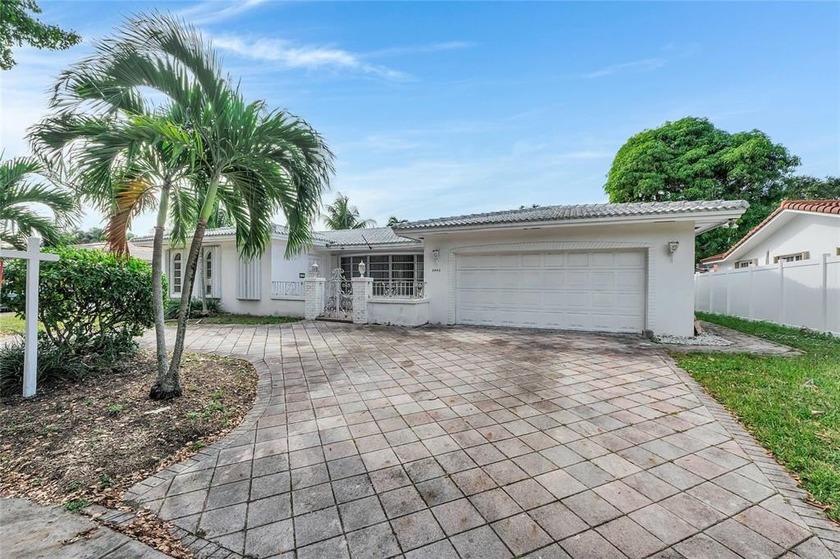 Welcome to the highly sought after Hollywood Hills area ~ - Beach Home for sale in Hollywood, Florida on Beachhouse.com