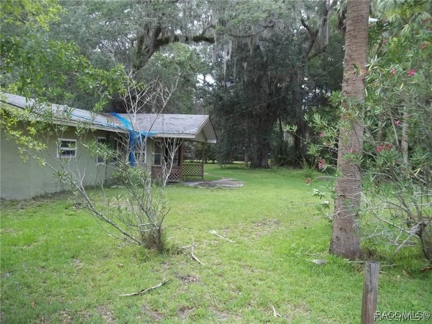 Charming opportunity for renovators and investors! This home in - Beach Home for sale in Homosassa, Florida on Beachhouse.com