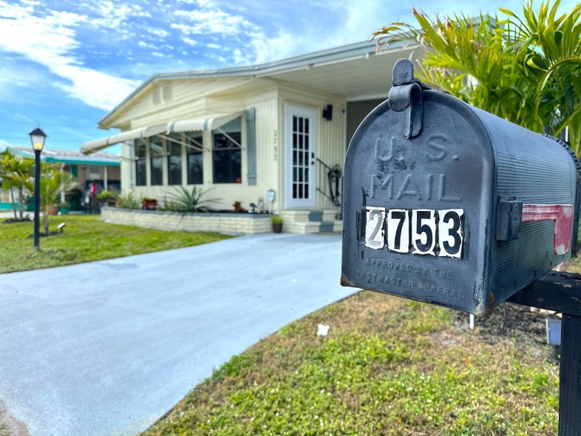 ABSOLUTELY BREATHTAKING COMPLETELY RENOVATED AND TURNKEY 2 - Beach Home for sale in Sarasota, Florida on Beachhouse.com