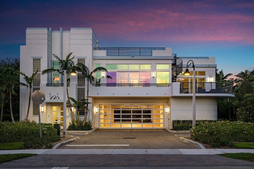 Contemporary Art Deco free-standing building offering true - Beach Lot for sale in Delray Beach, Florida on Beachhouse.com