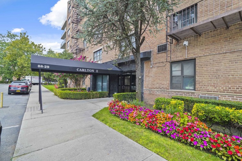 Large spacious jr4 2 bedroom 1 bathroom coop in Lindenwood - Beach Apartment for sale in Howard Beach, New York on Beachhouse.com