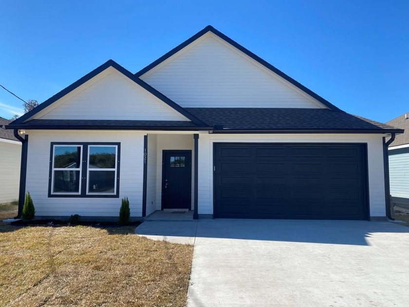 Modern new construction home! Located outside the city limits - Beach Home for sale in Rockport, Texas on Beachhouse.com