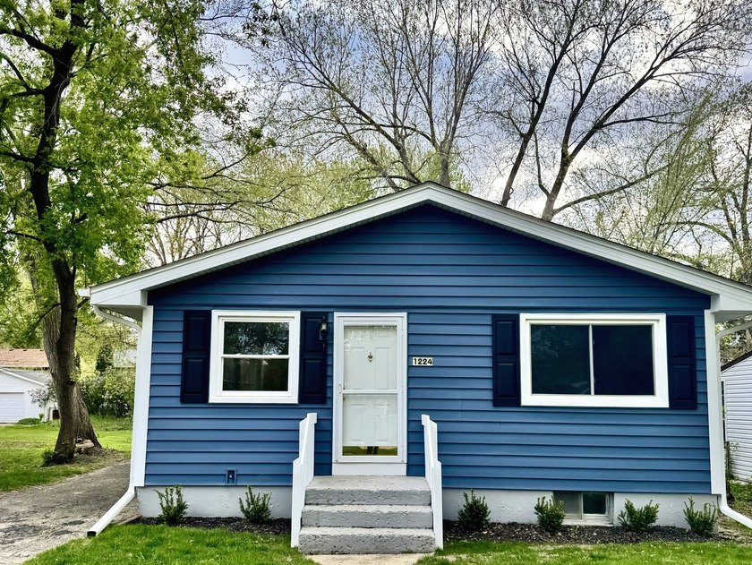 1224 Landon Ave - Beach Home for sale in Winthrop Harbor, Illinois on Beachhouse.com