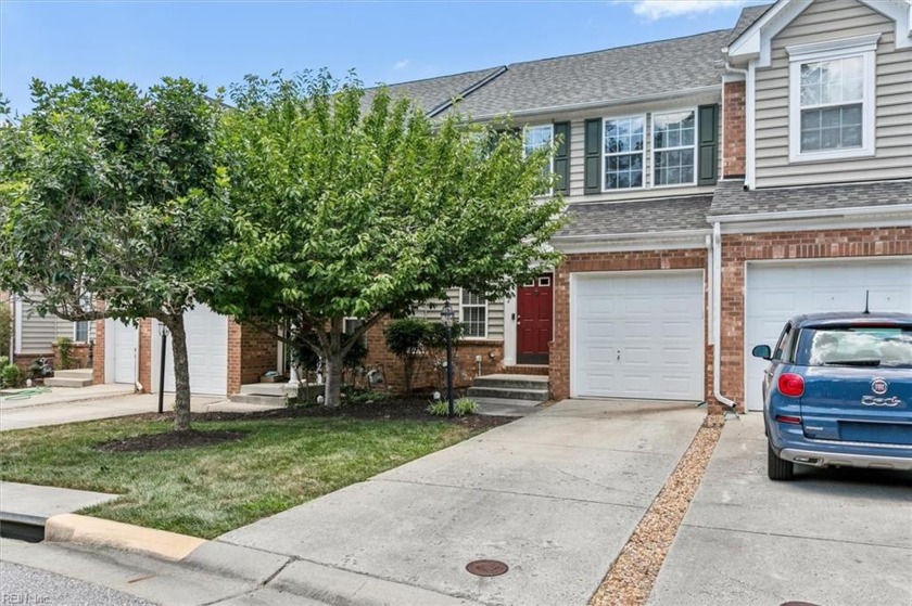 Spacious York County townhome in highly sought after Riverwalk - Beach Townhome/Townhouse for sale in Yorktown, Virginia on Beachhouse.com