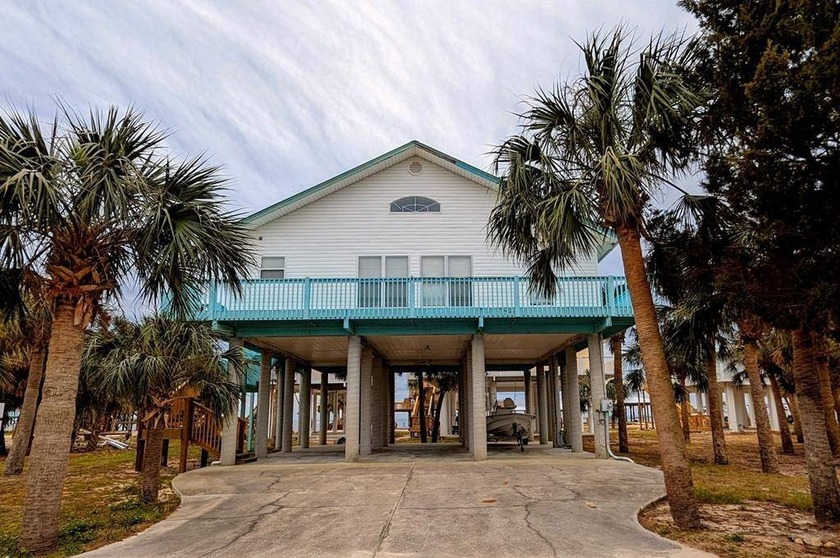 Relaxed coastal charm awaits in this 2-bedroom, 2-bath home on - Beach Home for sale in Horseshoe Beach, Florida on Beachhouse.com