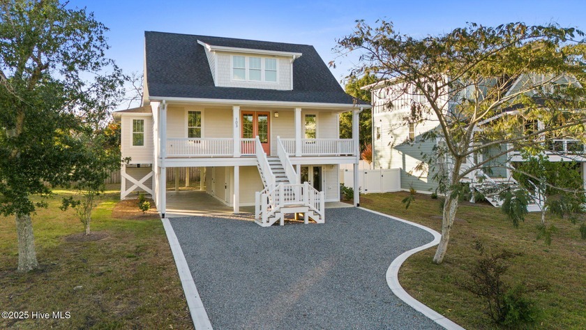 Spacious 2,200 Sq Ft Island Retreat! Discover the perfect blend - Beach Home for sale in Oak Island, North Carolina on Beachhouse.com