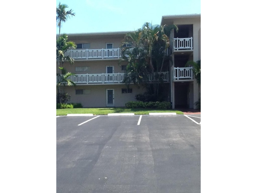 You will get coastal vibes when you walk into this condo.  Its - Beach Condo for sale in Lake Worth, Florida on Beachhouse.com