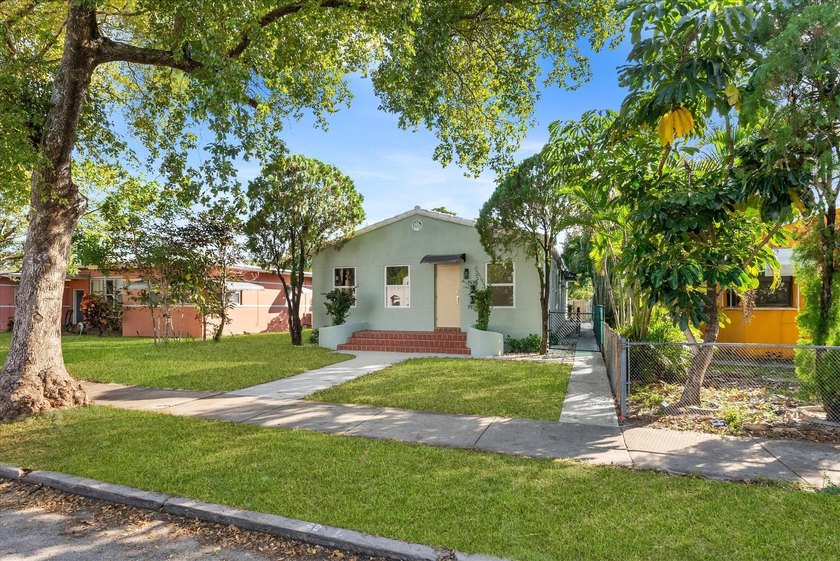 Wow!!! 2-2 bedroom/1 bath units 6/10ths of a mile to Downtown - Beach Home for sale in Hollywood, Florida on Beachhouse.com