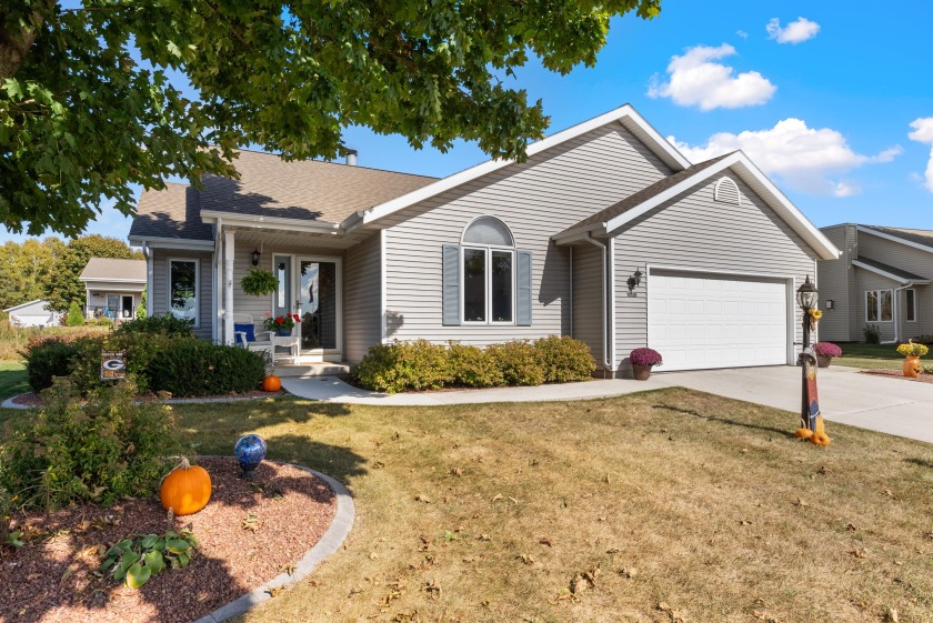 Surrounded by lush landscaping, this two-bedroom condo oozes - Beach Condo for sale in Two Rivers, Wisconsin on Beachhouse.com
