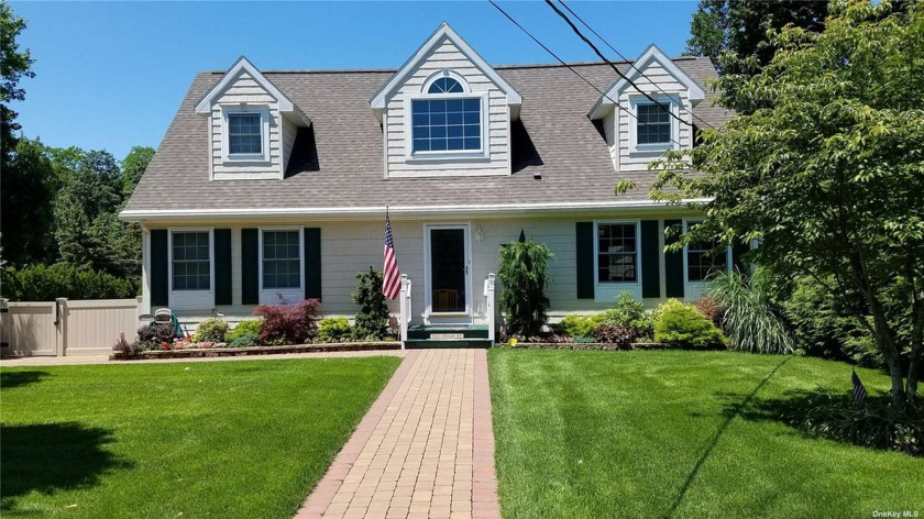 Charming 3 bedroom 2.5 bath Cape with gated yard and heated pool - Beach Home for sale in Greenport, New York on Beachhouse.com
