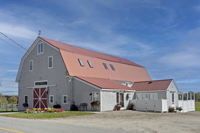 This home is a rare find, with a spacious interior, plus - Beach Home for sale in Kennebunkport, Maine on Beachhouse.com