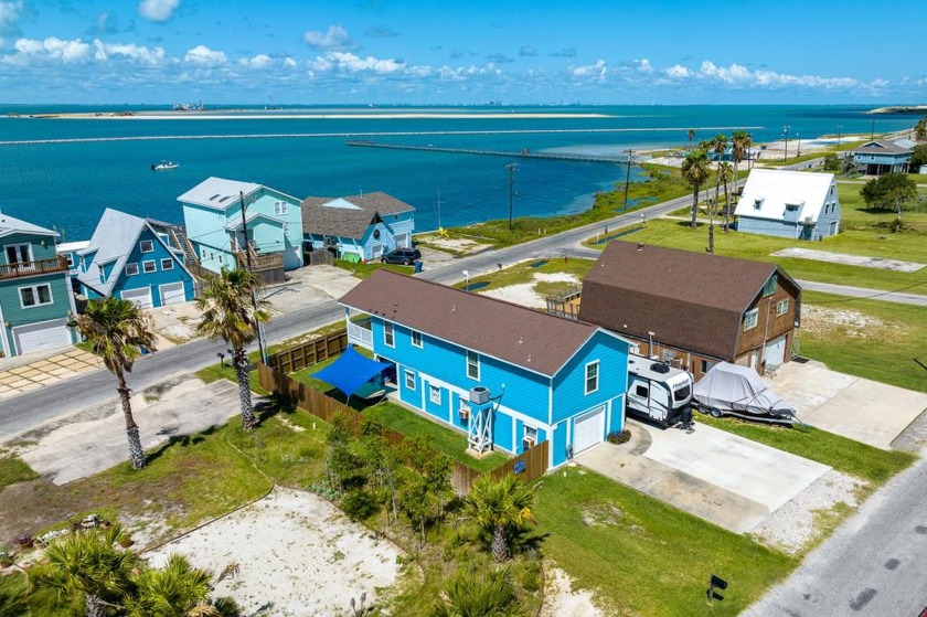 Adorable 2/2 island style home is exactly what we've been - Beach Home for sale in Ingleside, Texas on Beachhouse.com