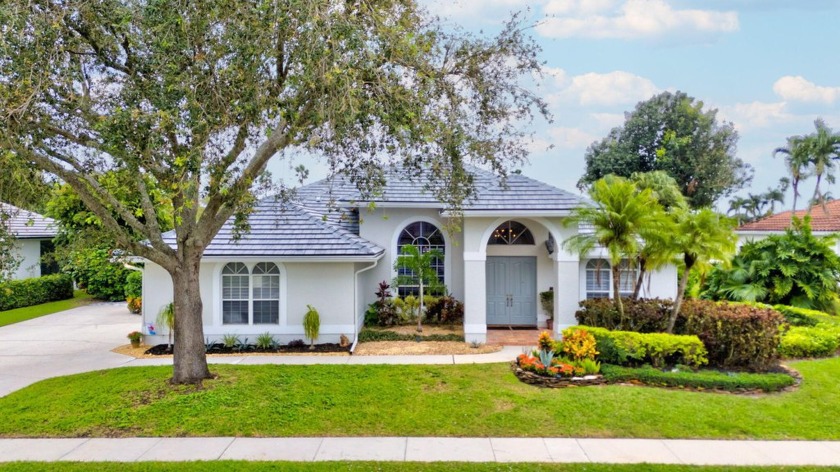 ** NEW ROOF AND AIR CONDITIONERS** Enviably set on the Wanderers - Beach Home for sale in Wellington, Florida on Beachhouse.com