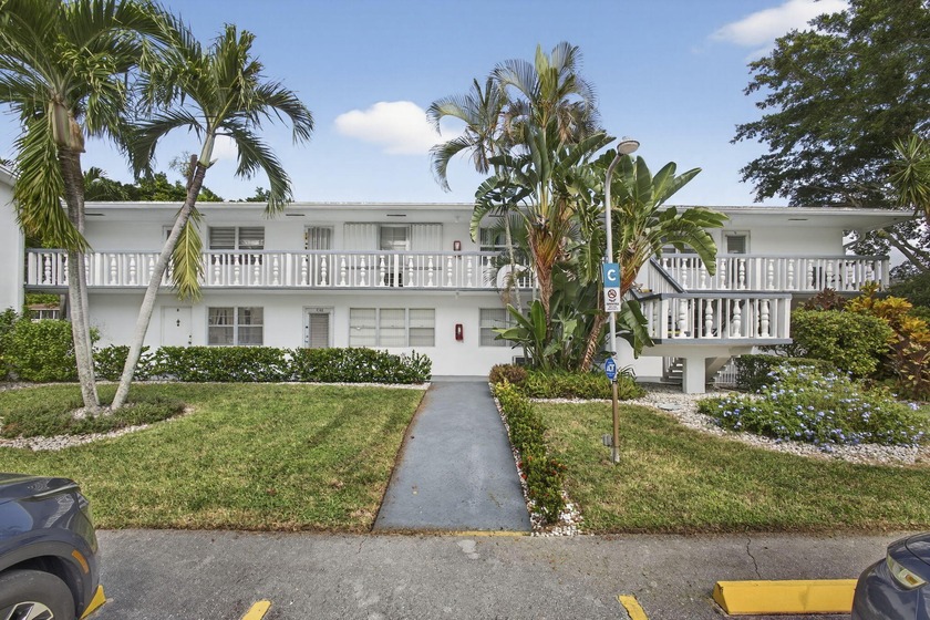 Budget-Friendly Retirement Living with Resort Amenities. This 2 - Beach Condo for sale in West Palm Beach, Florida on Beachhouse.com