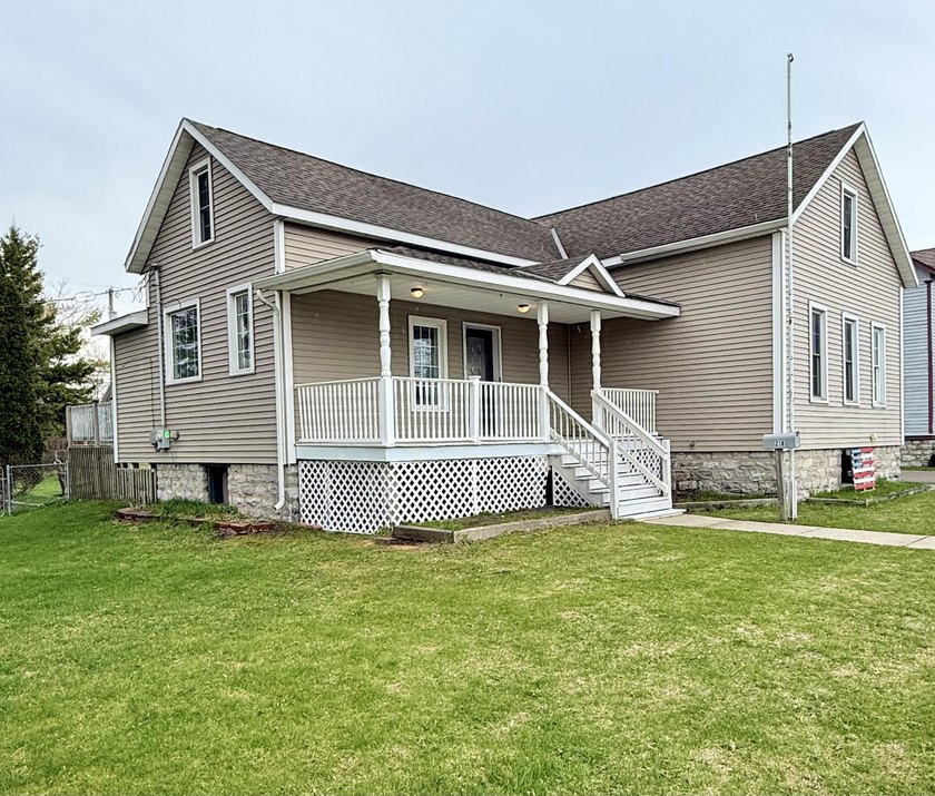 Move-in ready and beautifully updated! This 3-bedroom, 1-bath - Beach Home for sale in Alpena, Michigan on Beachhouse.com