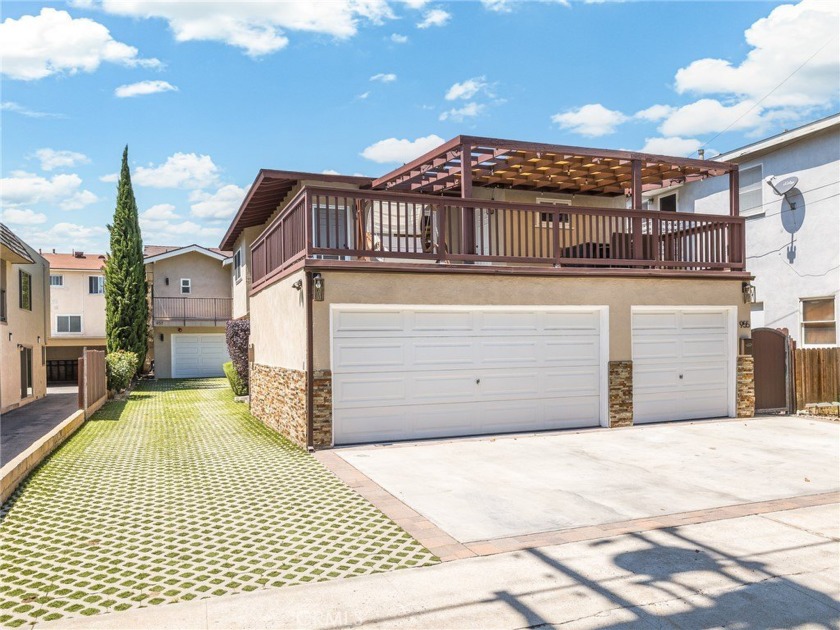 An amazing investment opportunity is waiting. This property - Beach Townhome/Townhouse for sale in El Segundo, California on Beachhouse.com