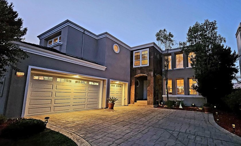Watch dramatic Sunrises, Moonrises and Dual Rainbows with - Beach Home for sale in San Jose, California on Beachhouse.com