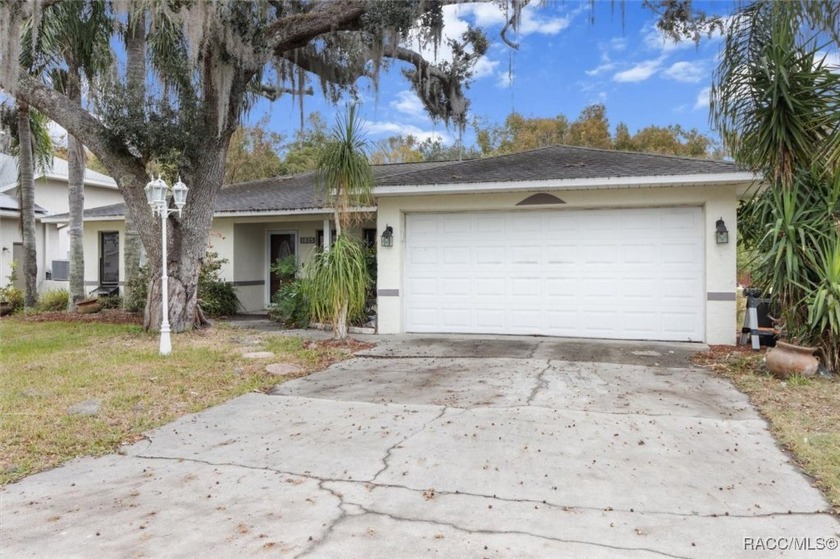 Waterfront TREAT on 5th Street. Have you wanted to live on a - Beach Home for sale in Crystal River, Florida on Beachhouse.com