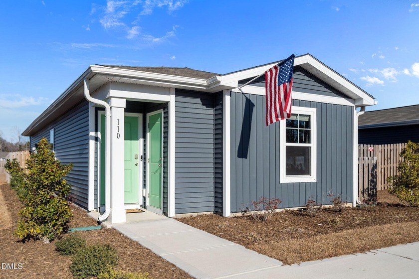 Coastal living at its finest! This adorable beach bungalow is - Beach Home for sale in Surf City, North Carolina on Beachhouse.com