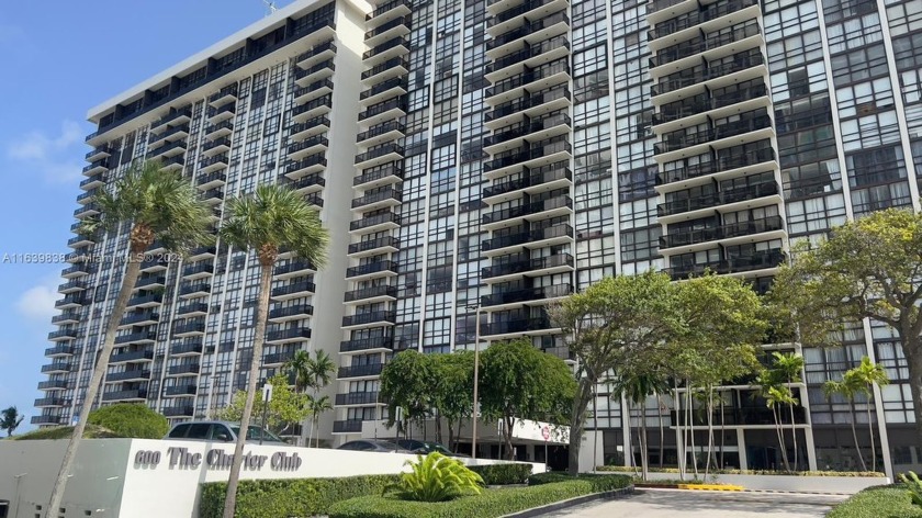 BEAUTIFUL, SPACIOUS 2/2 CONDO WITH PARTIAL BAY VIEW. MANY - Beach Condo for sale in Miami, Florida on Beachhouse.com