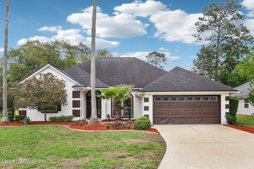 Move In Ready Fleming Island pool home with low HOA and no CDD - Beach Home for sale in Fleming Island, Florida on Beachhouse.com
