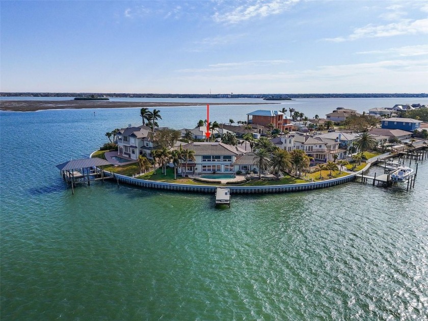 This stunning waterfront residence on Island Estates offers a - Beach Home for sale in Clearwater Beach, Florida on Beachhouse.com