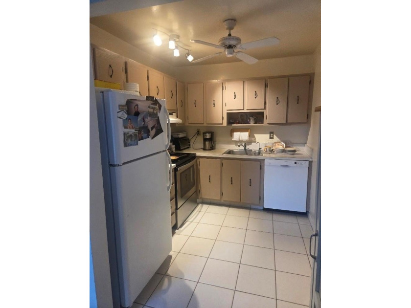 This 902 sq. ft. condo features 2 bedrooms, 2 bathrooms, and a - Beach Condo for sale in Delray Beach, Florida on Beachhouse.com