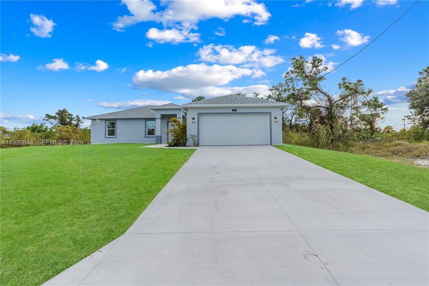 Brand-new construction, never lived in! This Lehigh Acres home - Beach Home for sale in Lehigh Acres, Florida on Beachhouse.com