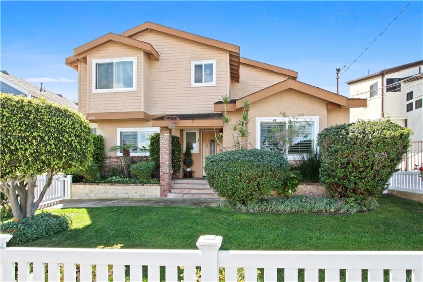 THIS IS IT! A spacious 4 bedroom, 2.5 bath home located in the - Beach Townhome/Townhouse for sale in Redondo Beach, California on Beachhouse.com