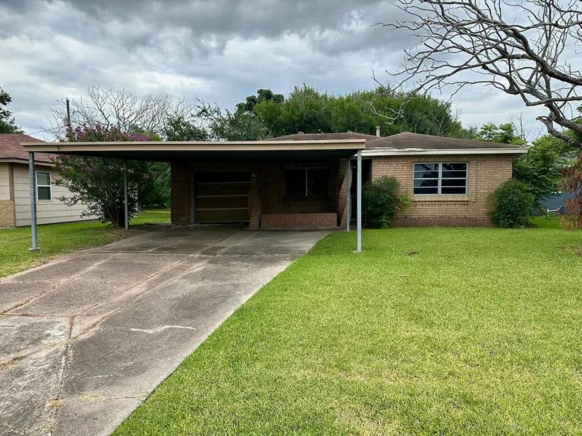 A great investment opportunity in Port Arthur.  Home is under - Beach Home for sale in Port Arthur, Texas on Beachhouse.com