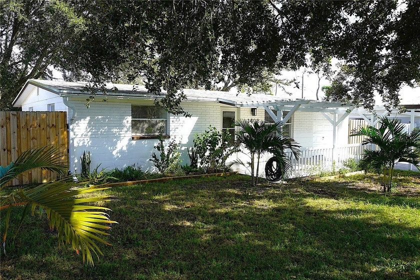 Beautifully RENOVATED 3-bedroom, 2-bath home located in Flood - Beach Home for sale in Holiday, Florida on Beachhouse.com