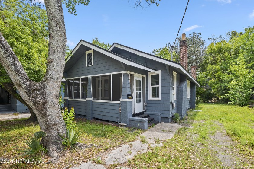 **CENTRAL LOCATION**NO HOA**NO CDD** This 2 bed/1 bath home is - Beach Home for sale in Jacksonville, Florida on Beachhouse.com