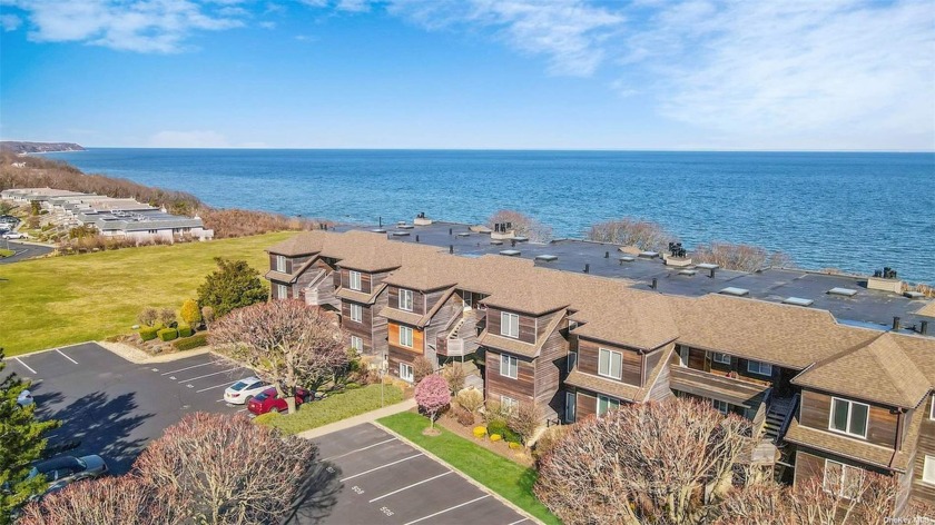 Bright and airy 1st floor condo located in the desirable Bluffs - Beach Condo for sale in Baiting Hollow, New York on Beachhouse.com