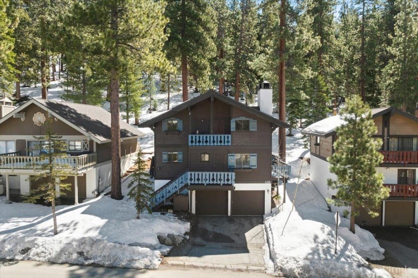 This stunning 3-bedroom, 2-bathroom Lake Tahoe home is an - Beach Home for sale in South Lake Tahoe, California on Beachhouse.com