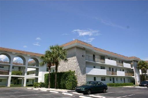 Updated 2/2 condo unit in all age building in East Boca only 1 - Beach Condo for sale in Boca Raton, Florida on Beachhouse.com