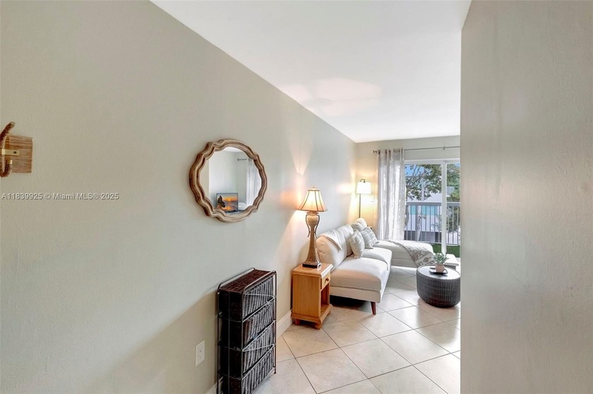 Cute, corner unit in a boutique Coconut Grove building. Lots of - Beach Condo for sale in Coconut Grove, Florida on Beachhouse.com