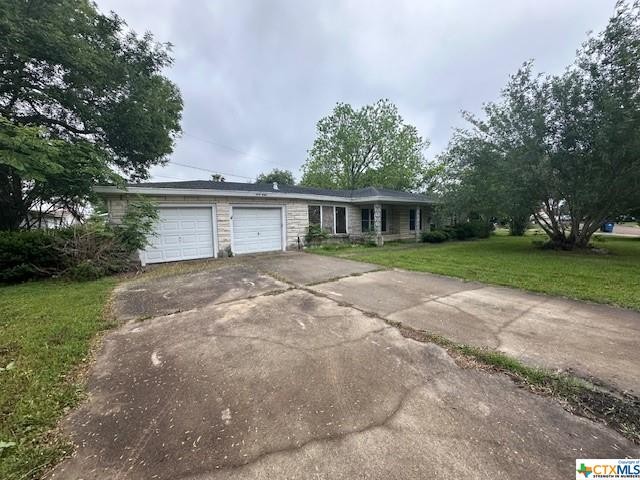 This 6 bedroom, 2 bath home is conveniently located near a - Beach Home for sale in Port Lavaca, Texas on Beachhouse.com