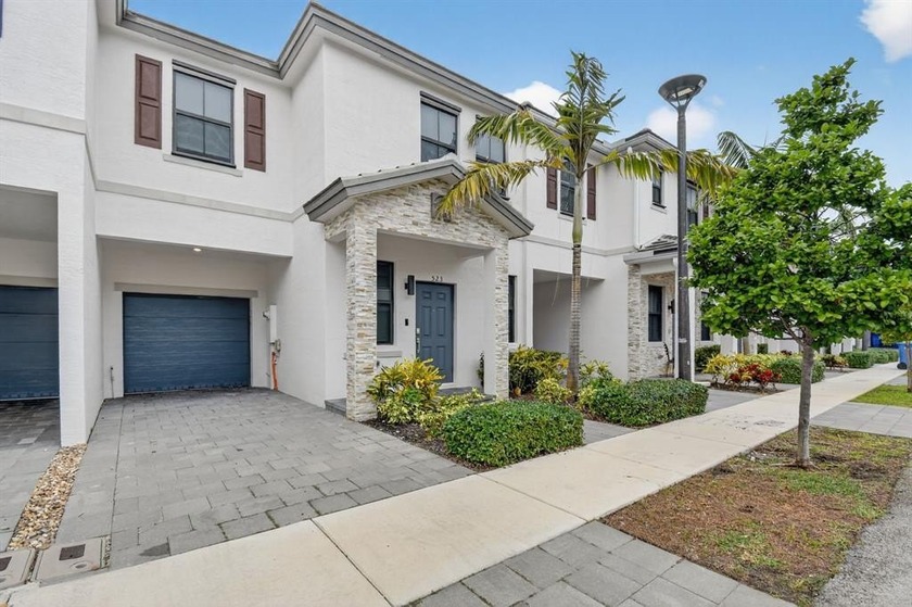 Motivated Seller. Owner Agent. Move In Ready! Perfect for - Beach Townhome/Townhouse for sale in Fort Lauderdale, Florida on Beachhouse.com