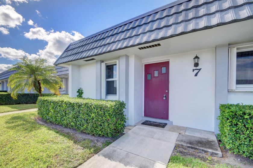 Beautiful and well maintained 1 bed, 2 bath condo in the popular - Beach Home for sale in West Palm Beach, Florida on Beachhouse.com