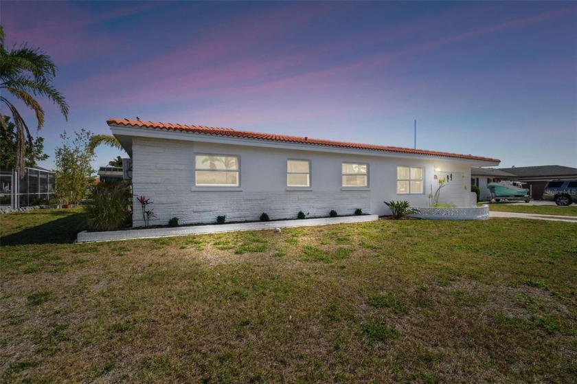 Coastal Dream Property at 4912 Beacon Road, Bay Colony! Welcome - Beach Home for sale in Palmetto, Florida on Beachhouse.com