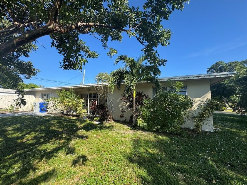 GREAT CORNER LOT OPPORTUNITY IN AMAZING AREA IN EAST POMPANO - Beach Home for sale in Pompano Beach, Florida on Beachhouse.com