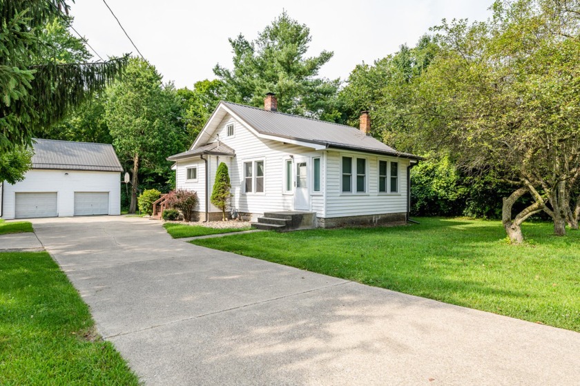 Just two blocks from Paw Paw Lake DNR boat launch & 1/4 mile to - Beach Home for sale in Coloma, Michigan on Beachhouse.com