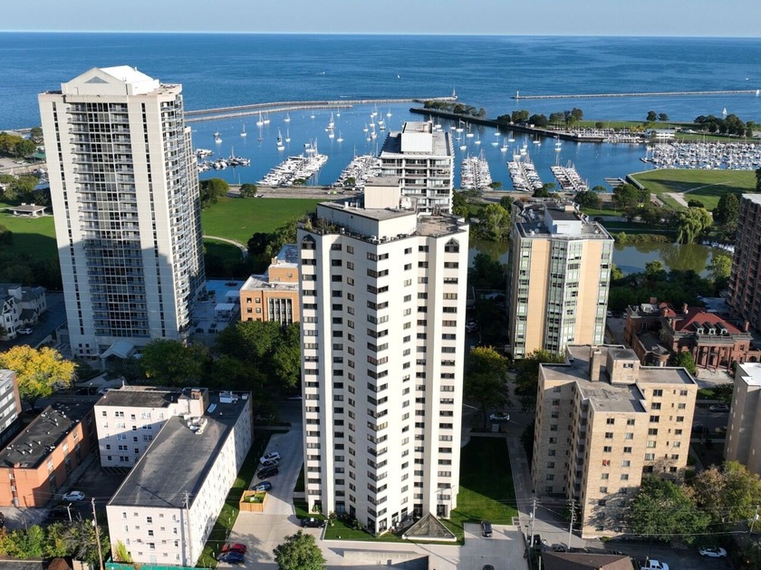 Embrace the concept of penthouse living! Panoramic views sweep - Beach Condo for sale in Milwaukee, Wisconsin on Beachhouse.com