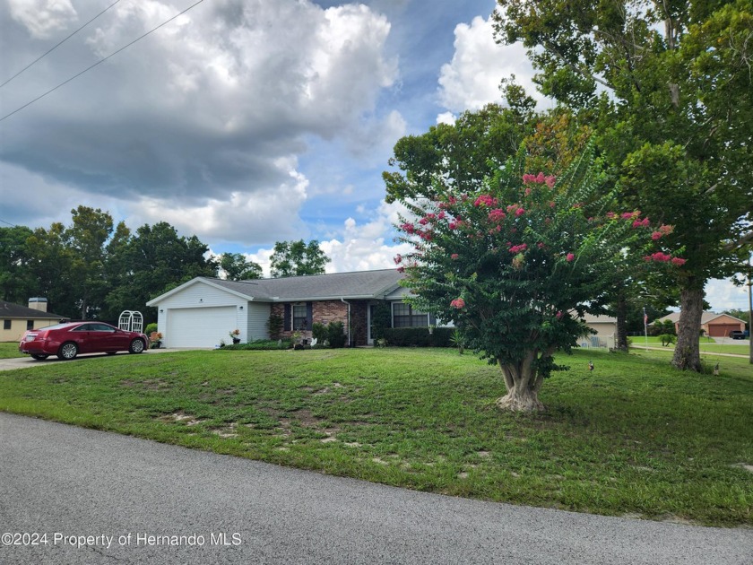 WELL MAINTAINED HOME CORNER LOT! SEPARATE LOT NEXT DOOR ALSO - Beach Home for sale in Spring Hill, Florida on Beachhouse.com