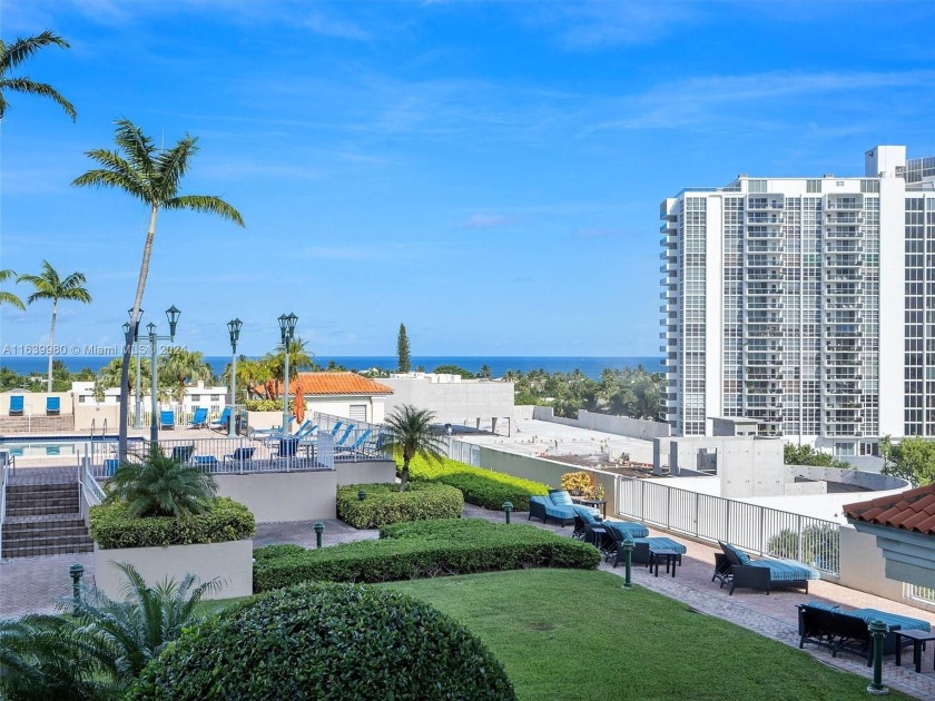 Sweet 1 bedroom, 1 bath Oceanside pied-a-terre just two blocks - Beach Condo for sale in Fort Lauderdale, Florida on Beachhouse.com