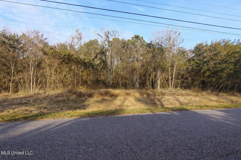 Build your dream home in desirable Gulf Park Estates! This - Beach Lot for sale in Ocean Springs, Mississippi on Beachhouse.com