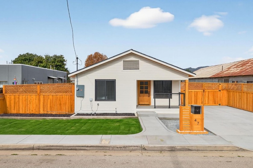 Welcome to 47 W McFarlane Drive, available for the first time in - Beach Home for sale in Ventura, California on Beachhouse.com